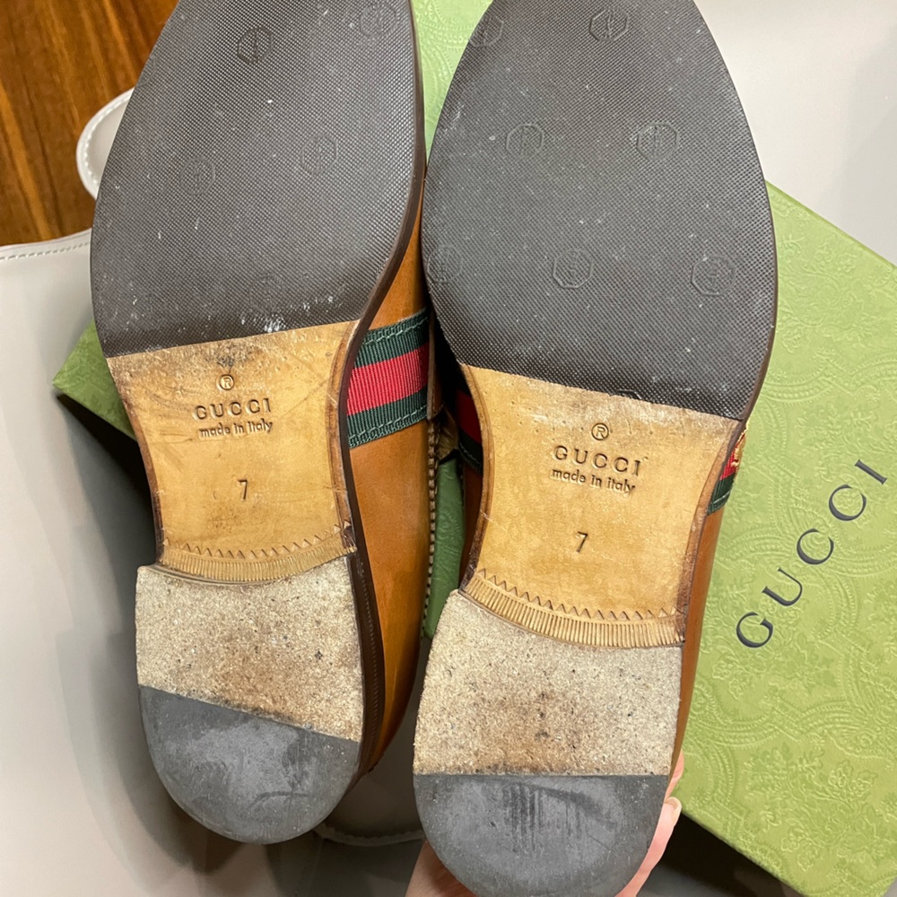 Authentic Gucci loafer with bee web embroidered - Picture 5 of 9